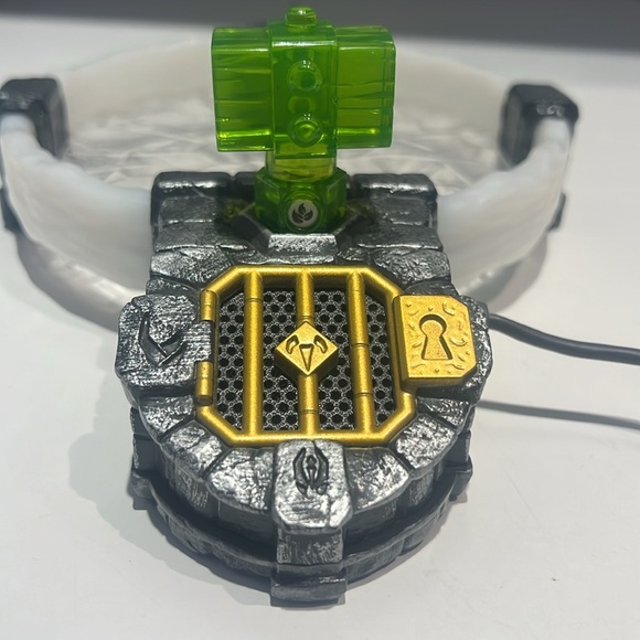 Skylanders Traptanium Portal With 5 Trap Crystals - Picture 5 of 8